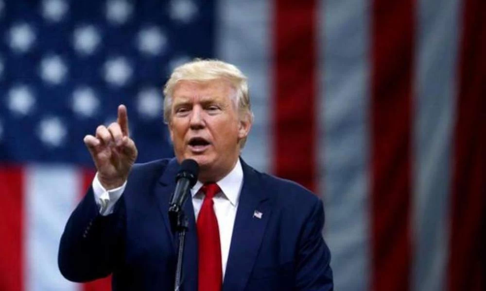 Κορονοϊός: Ποιος θα πάρει την θέση του Τραμπ αν αρρωστήσει βαριά;